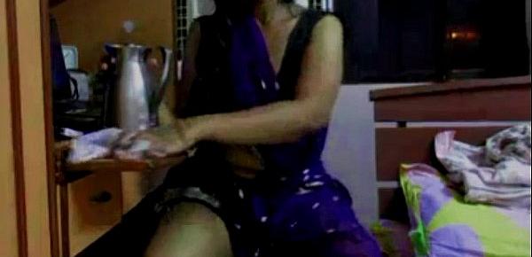  mallu desi lilly aunty ki chokt ki pyas kaise bhujaye aunty ki puti dasta dekho choot ki aag nikaldi